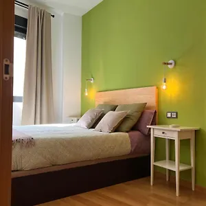  Appartement Amazing In The Heart Of Pool & Free Parking Spanje